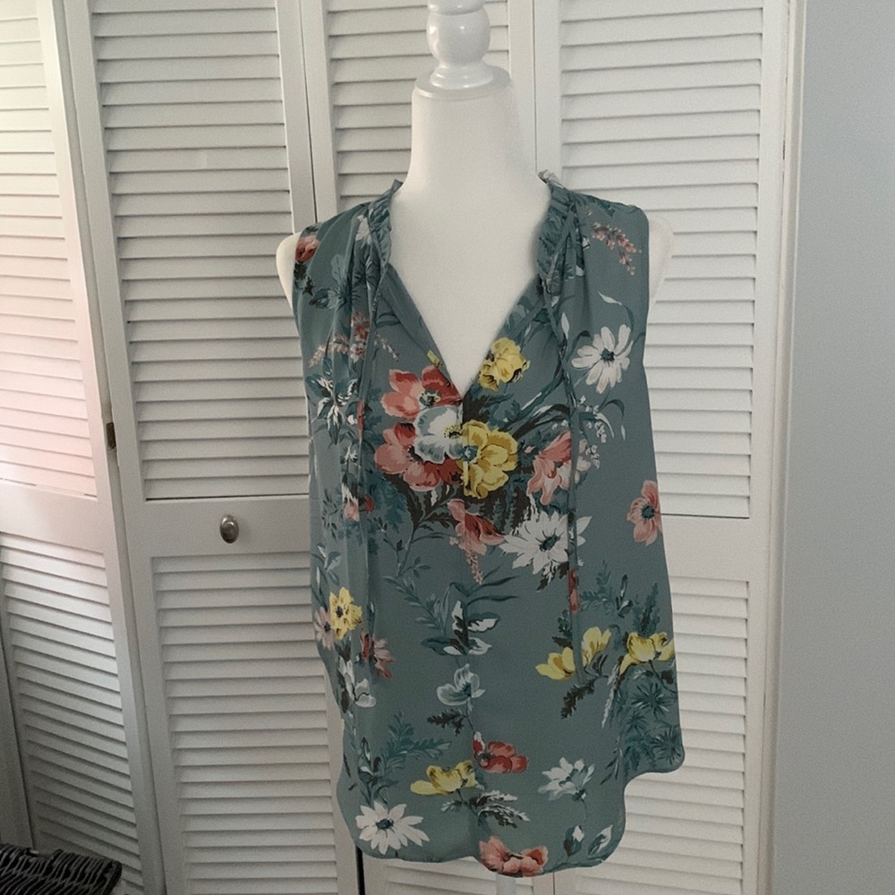 Loft sleeveless floral top